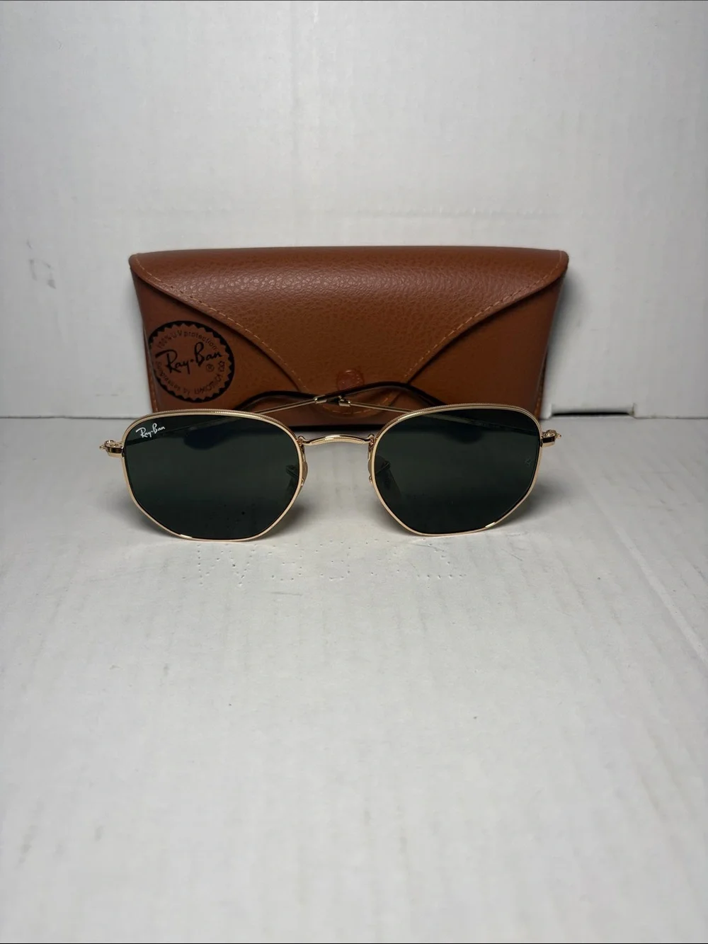 Ray-Ban Men's Gold Frame Sunglasses with Dark Green Lenses and Brown Case